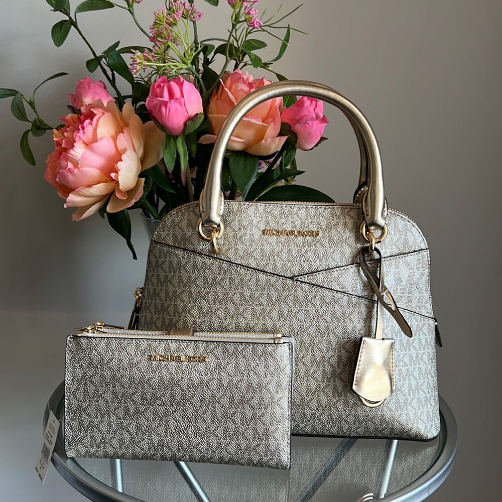 💕Michael Kors Gold Jet Set Purse And Wallet Set💕